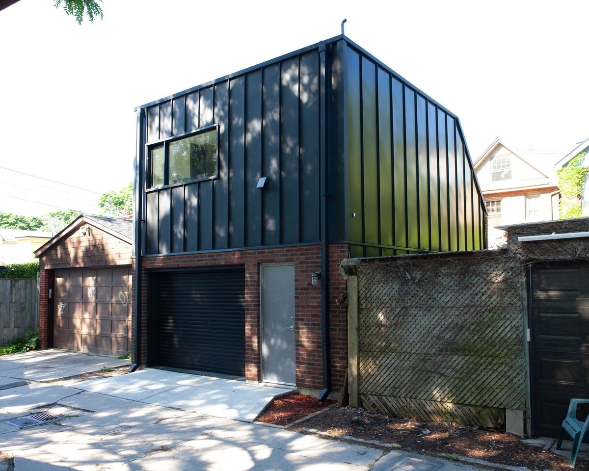 Exterior of one bedroom laneway house in Toronto by SevernWoods