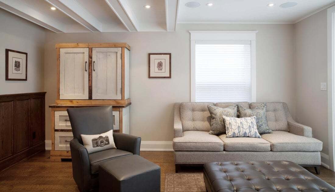 living-room-rustic-cabinet-beige-sofa-coffered-ceiling-playter-estates-severnwoods-toronto living-room-rustic-cabinet-beige-sofa-coffered-ceiling-playter-estates-severnwoods-toronto