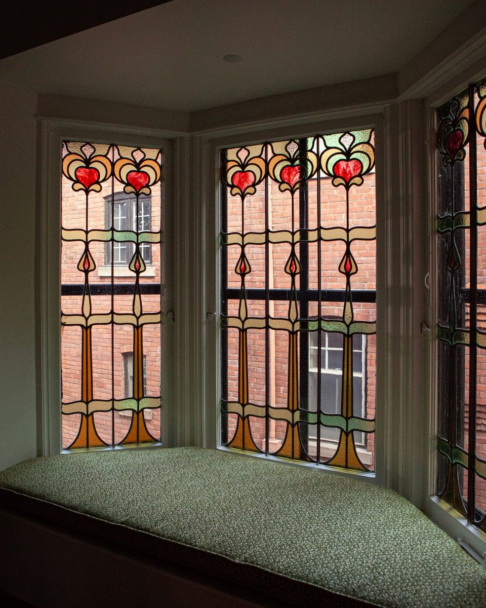 stained-glass-window-detail-in-severnwoods-home-renovation-in-toronto