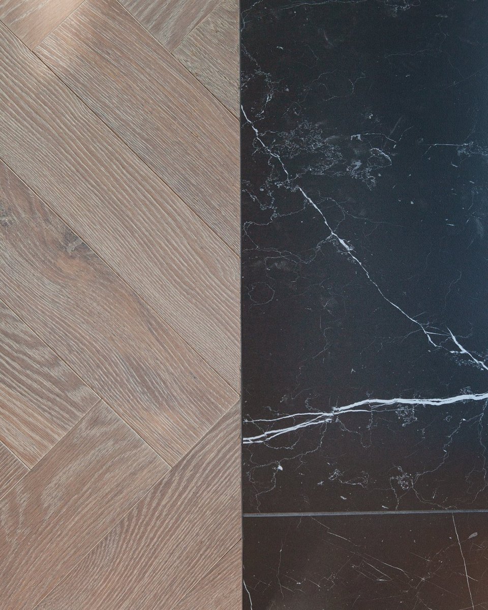 white-oak-herringbone-and-black-tiling-details-in-rosedale,-toronto-custom-home