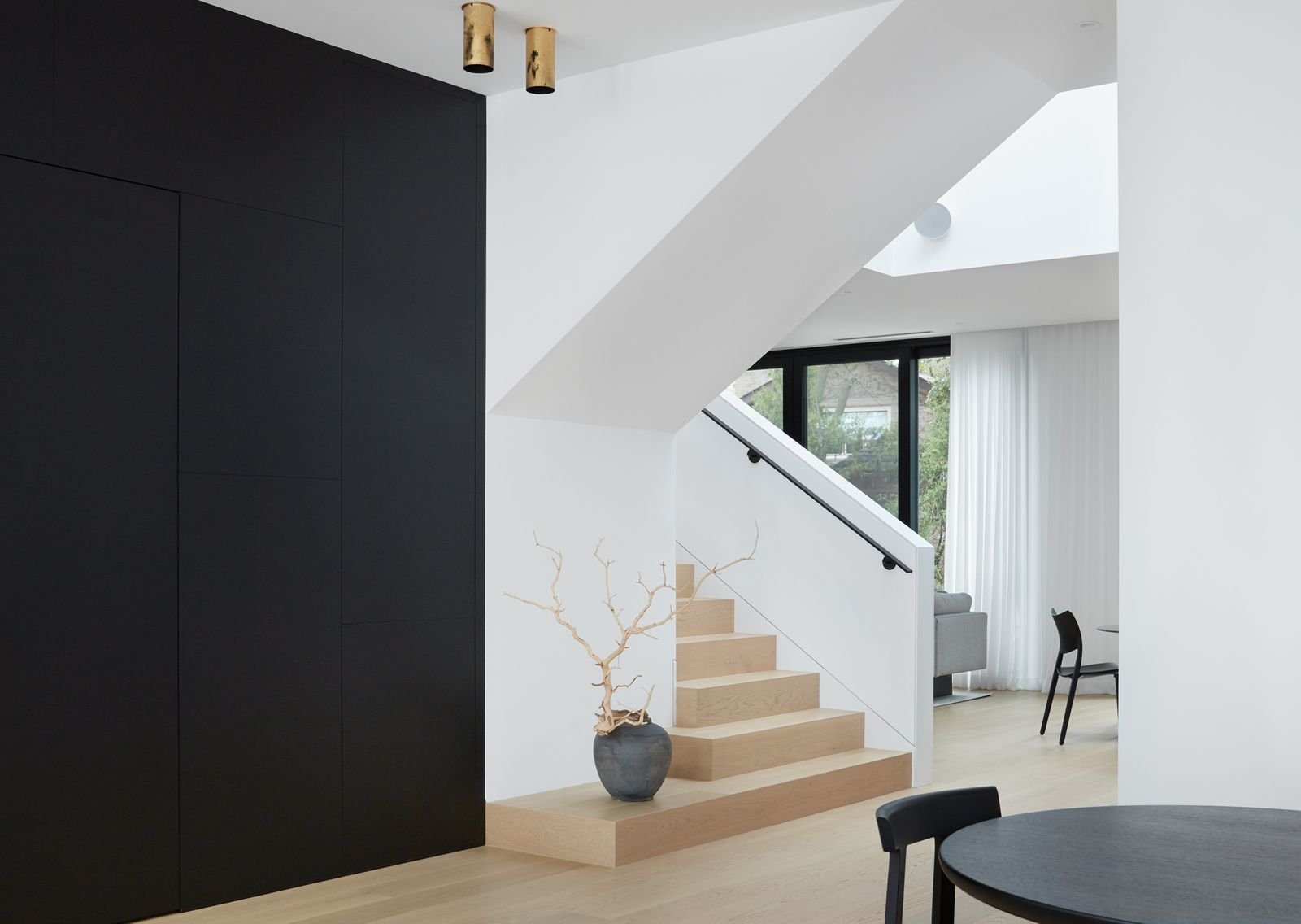 Home Design With Black and White Contrasting Elements and Clean Architectural Lines