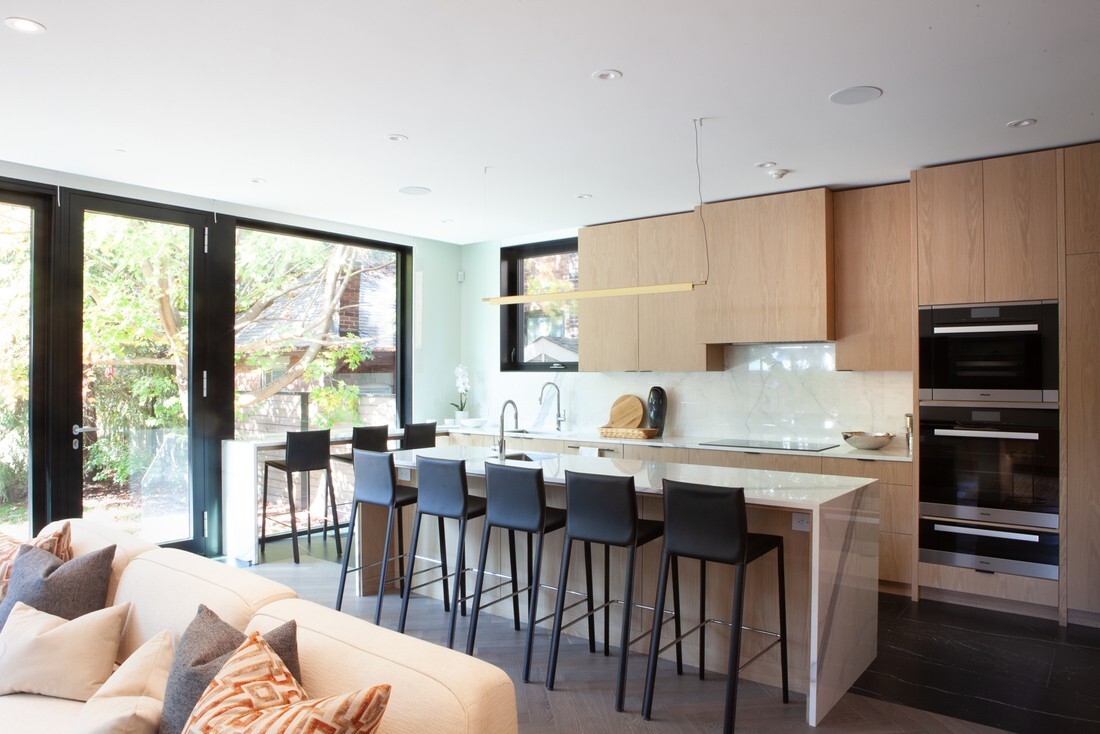 luxury-kitchen-in-rosedale,-toronto-custom-home-with-wood-flat-panel-cabinets-and-island-with-seating