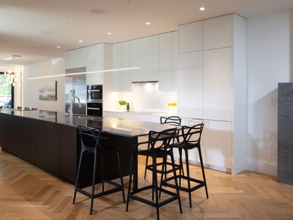 Playter-Estates-House-modern-kitchen-renovation-with-flush-white-cabinets-1