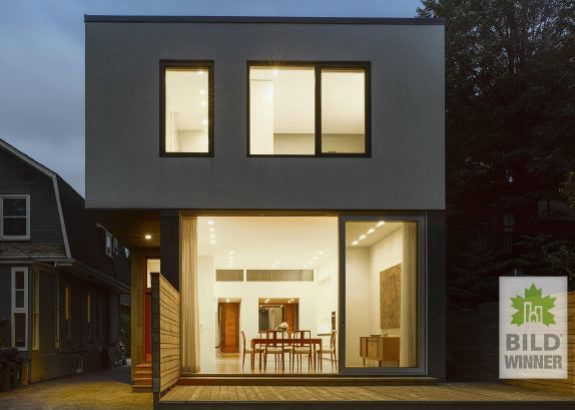 outdoor-night-modern-gracefully-designed-home-toronto
