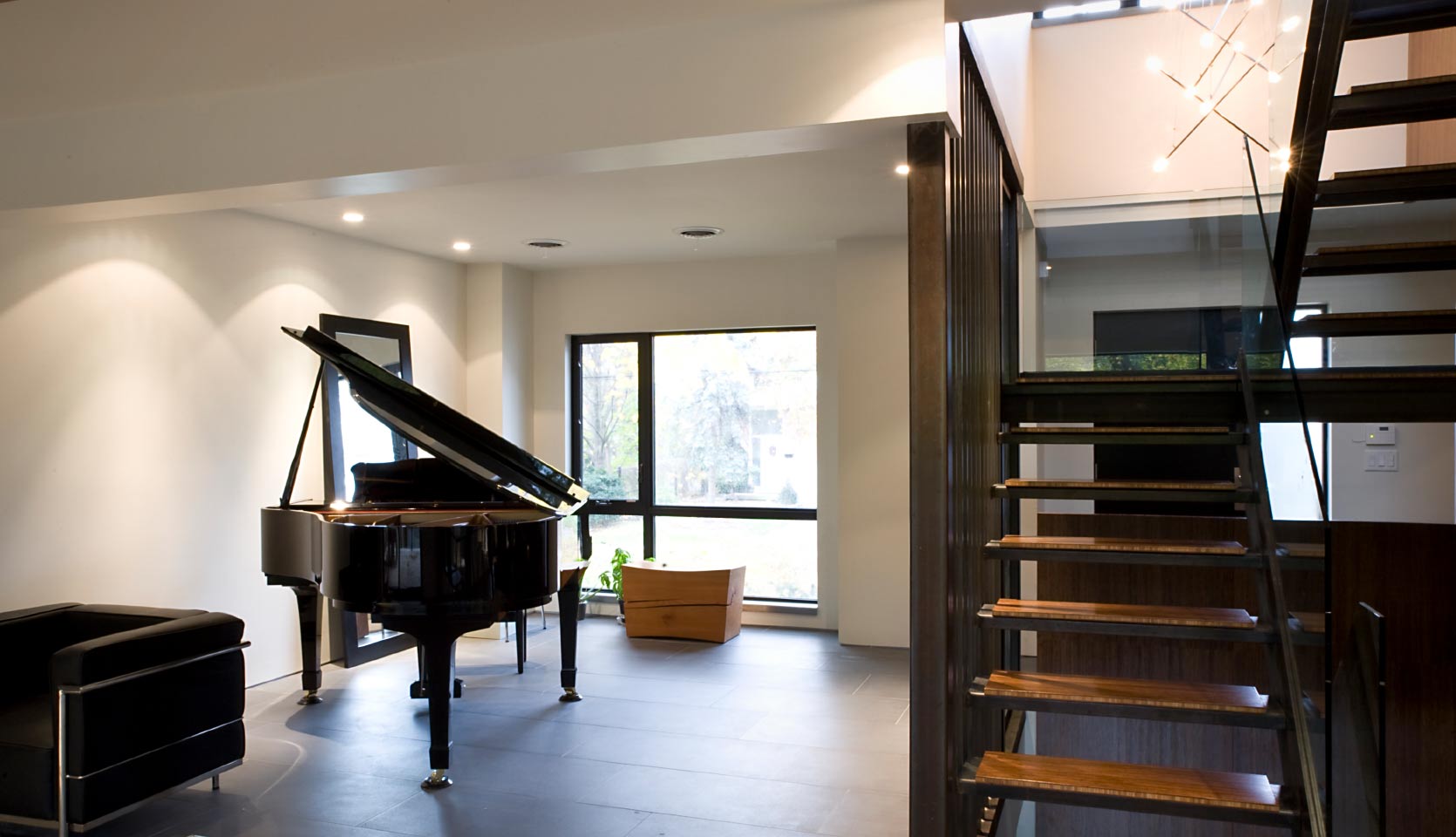 north-york-house-grand-piano-and-staircase